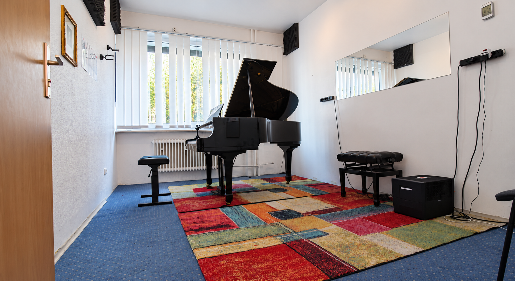 Großer Proberaum PRW 07 mit Yamaha G2 Grand Piano, Fenster und Platz für Kammermusik